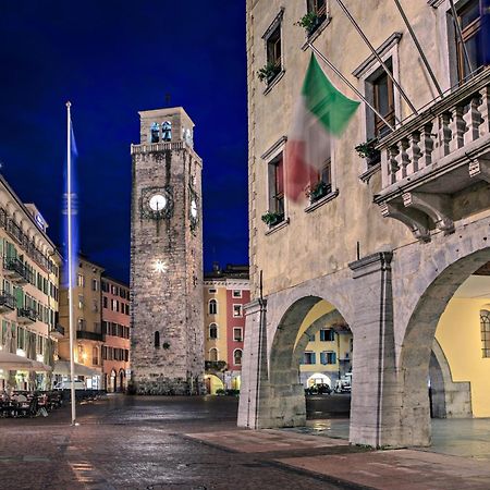 Appartamento Centro Storico Riva - Happy Rentals Екстериор снимка